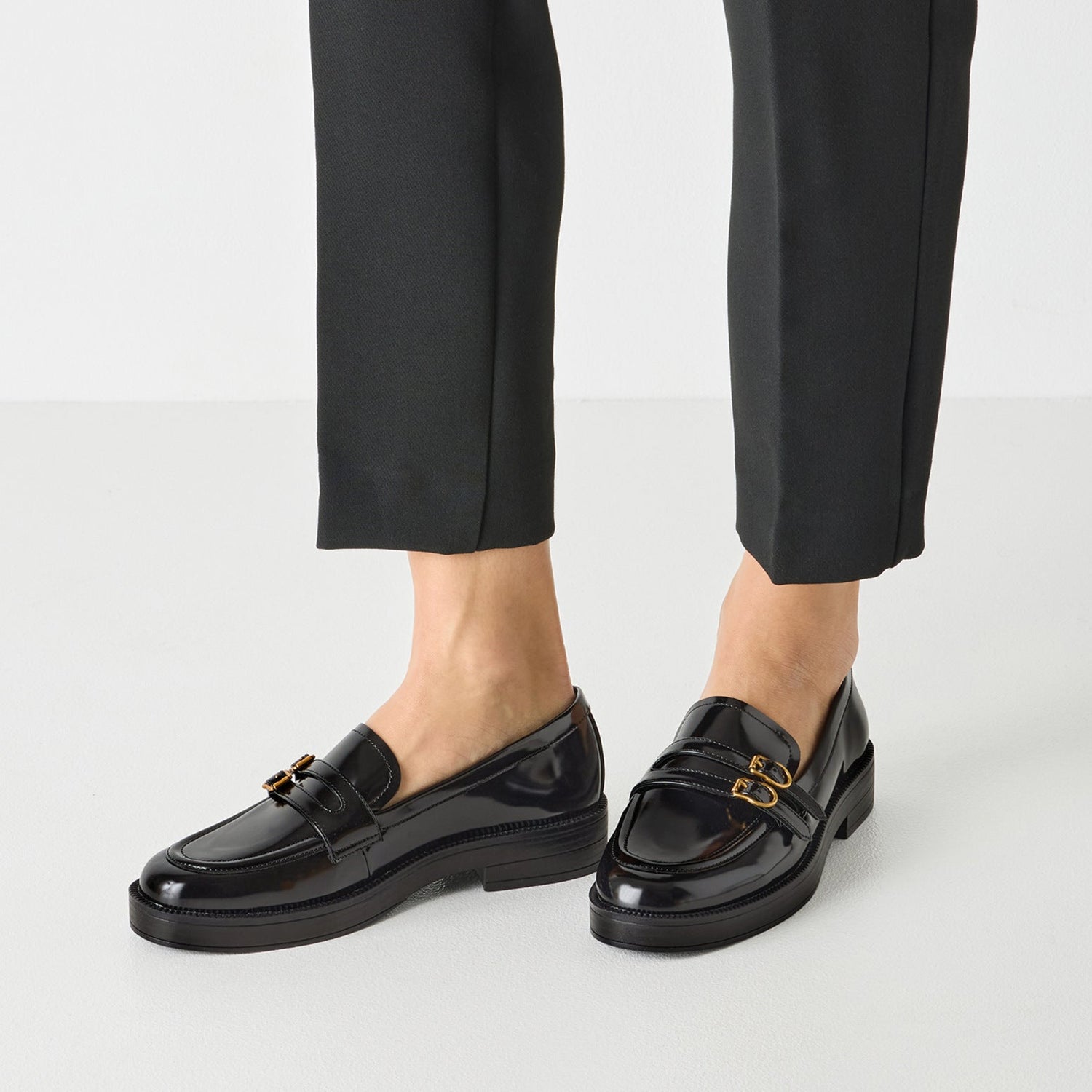 Halbschuhe & Slipper