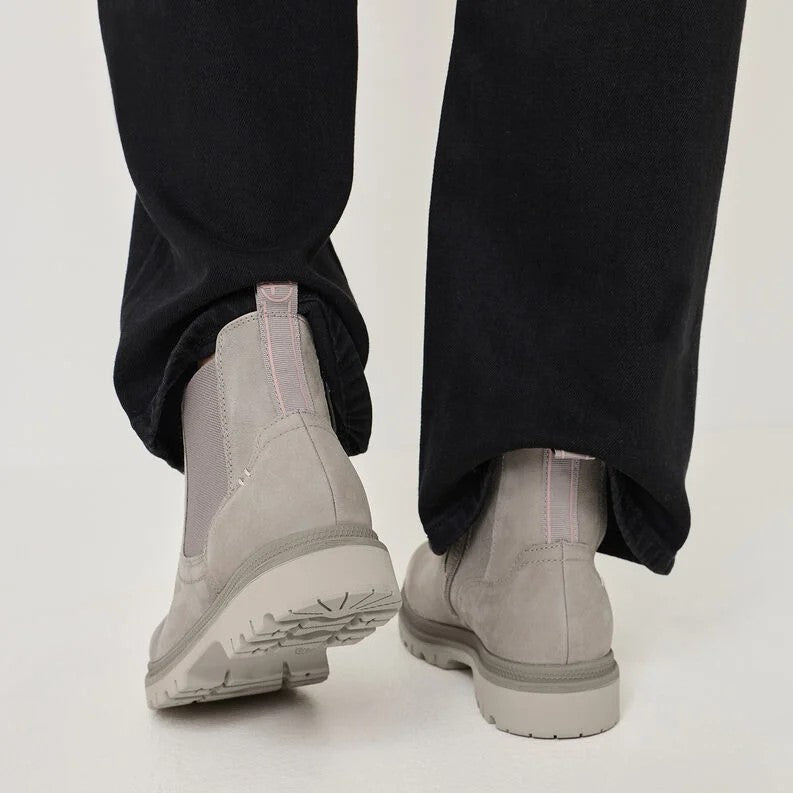Graue Schuhe